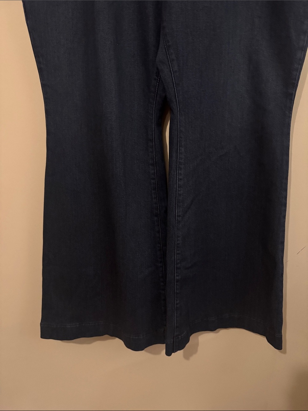 NWOT- Good American Good Legs Flare, solid size 26 - Picture 7 of 12